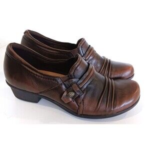 Earth "Maize" brown leather heeled loafer, 7 B slip on comfort shoe